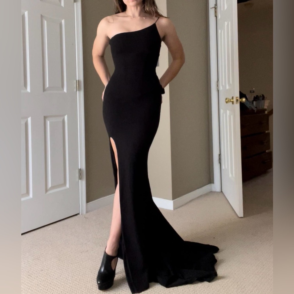 Thigh Split One Shoulder Black Gown